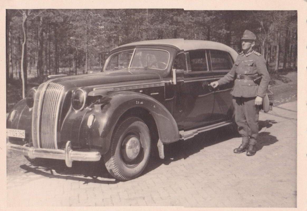 Foto - Gebirgsjäger Kommandeur Pkw . WH 1109384 