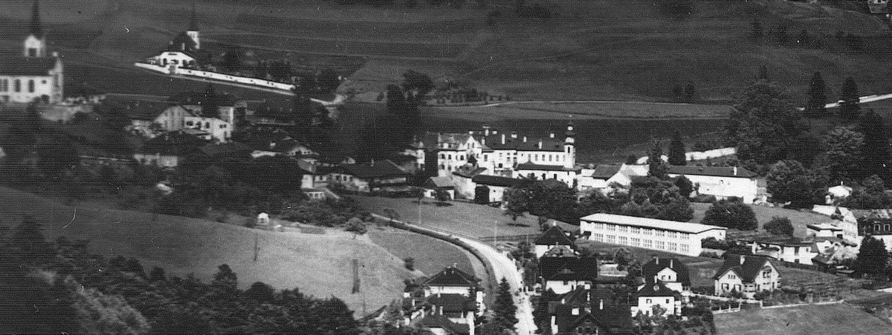 Weiherburg Mühlau Hall detail