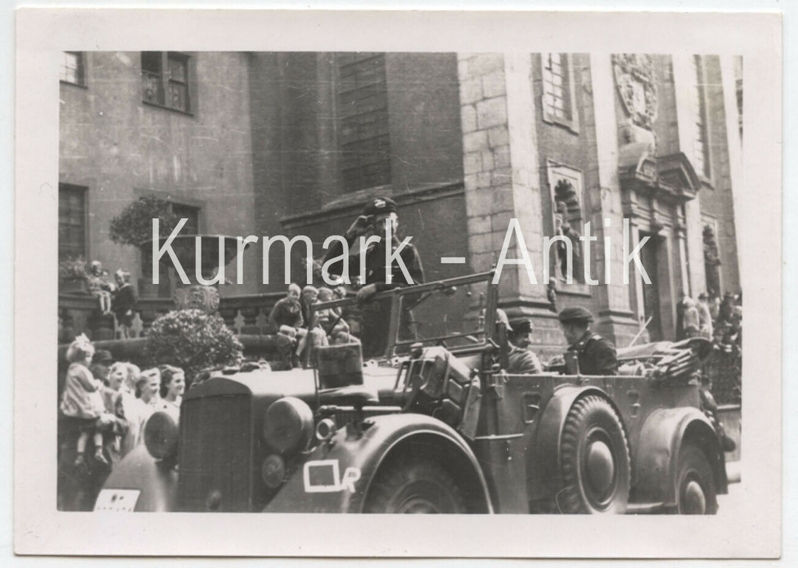 Foto Wehrmacht Parade Panzer regt. PKW Kübel Wimpel Stander