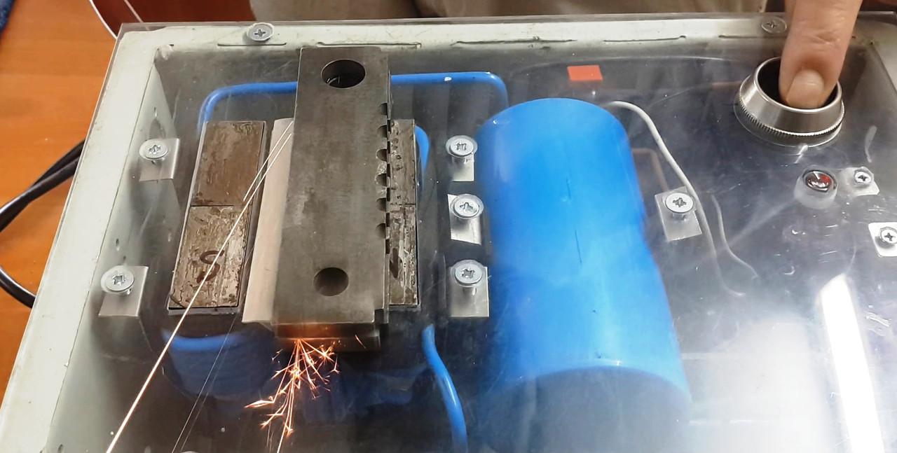 Искра зарядное