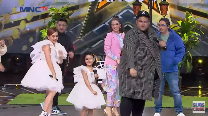 Momen Ivan Gunawan berjoget oleh Bilqis anak Ayu Ting Ting