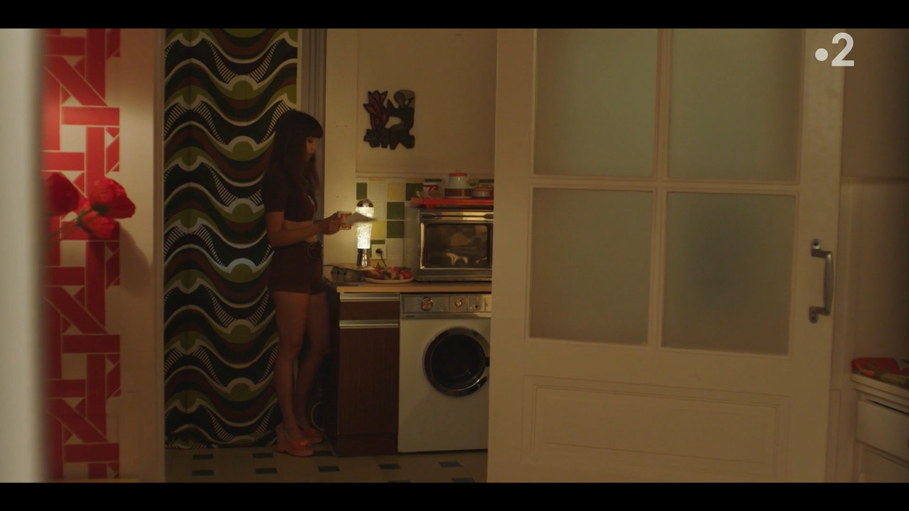 2022-05-13_21_10_Fr2_Les-petits-meurtres-d-Agatha-Christie-70-s_3x2_La-chambre-noire.mp4_snapshot_01