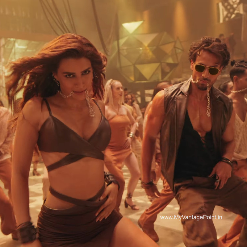 sexy-pics-in-kriti-sanon-in-ganapath