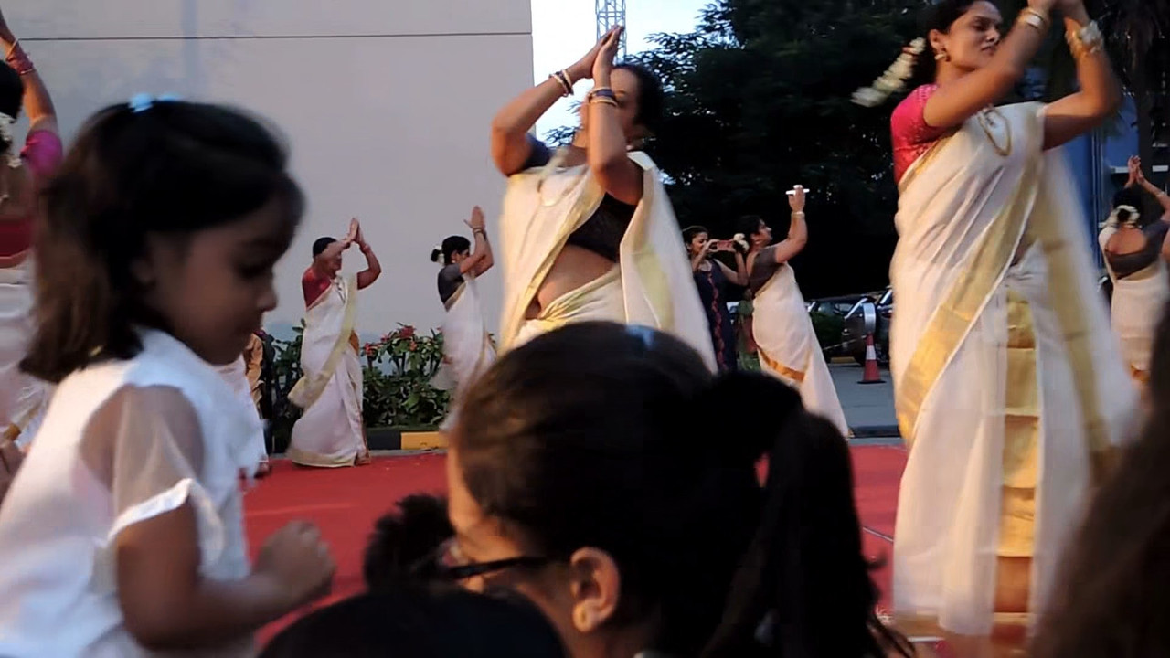 Auntie Big Navel.mkv_snapshot_00.36.872