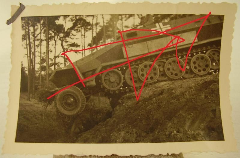Foto WH Schützenpanzerwagen Sd.Kfz.251 2 WK vor 