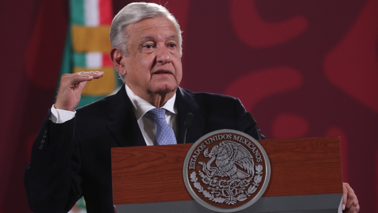 AMLO: Gutiérrez Müller es “feliz como maestra y no aceptó ser primera dama”