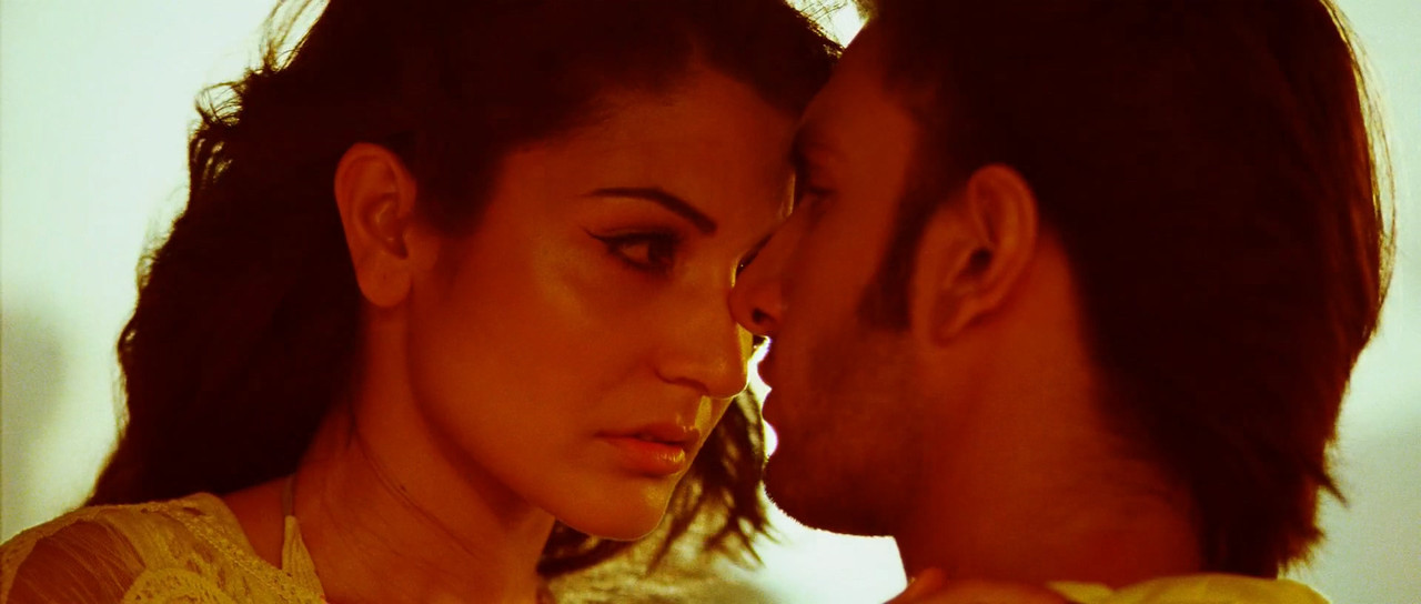 Anushka Sharma - Ladies Vs. Club Scene.mkv_20200818_202813.576