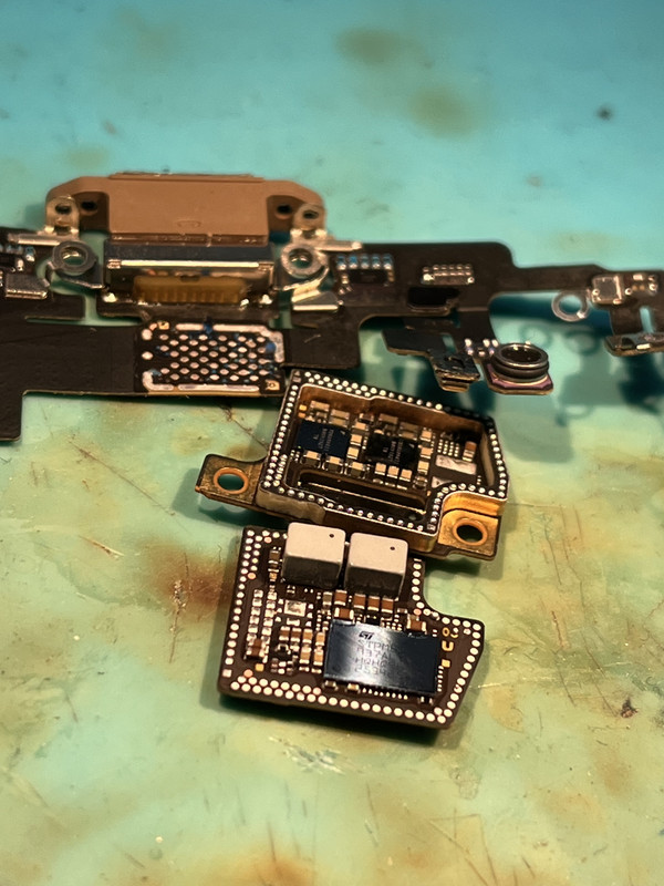 33F7F926-79D4-43DD-A344-23A2B00A28A7