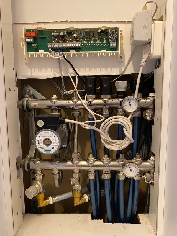 Golvvärmefördelare