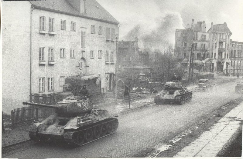 Советские танкисты в Кройцбурге