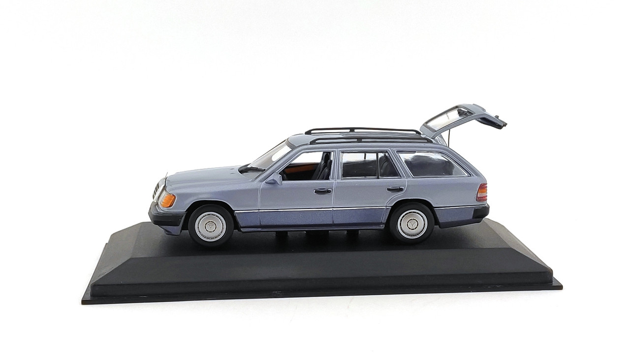 Mercedes 230TE Break 1991blue  W124 S124 Minichamps 3303 (6)