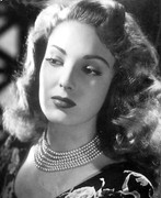 Linda-Darnell-b83