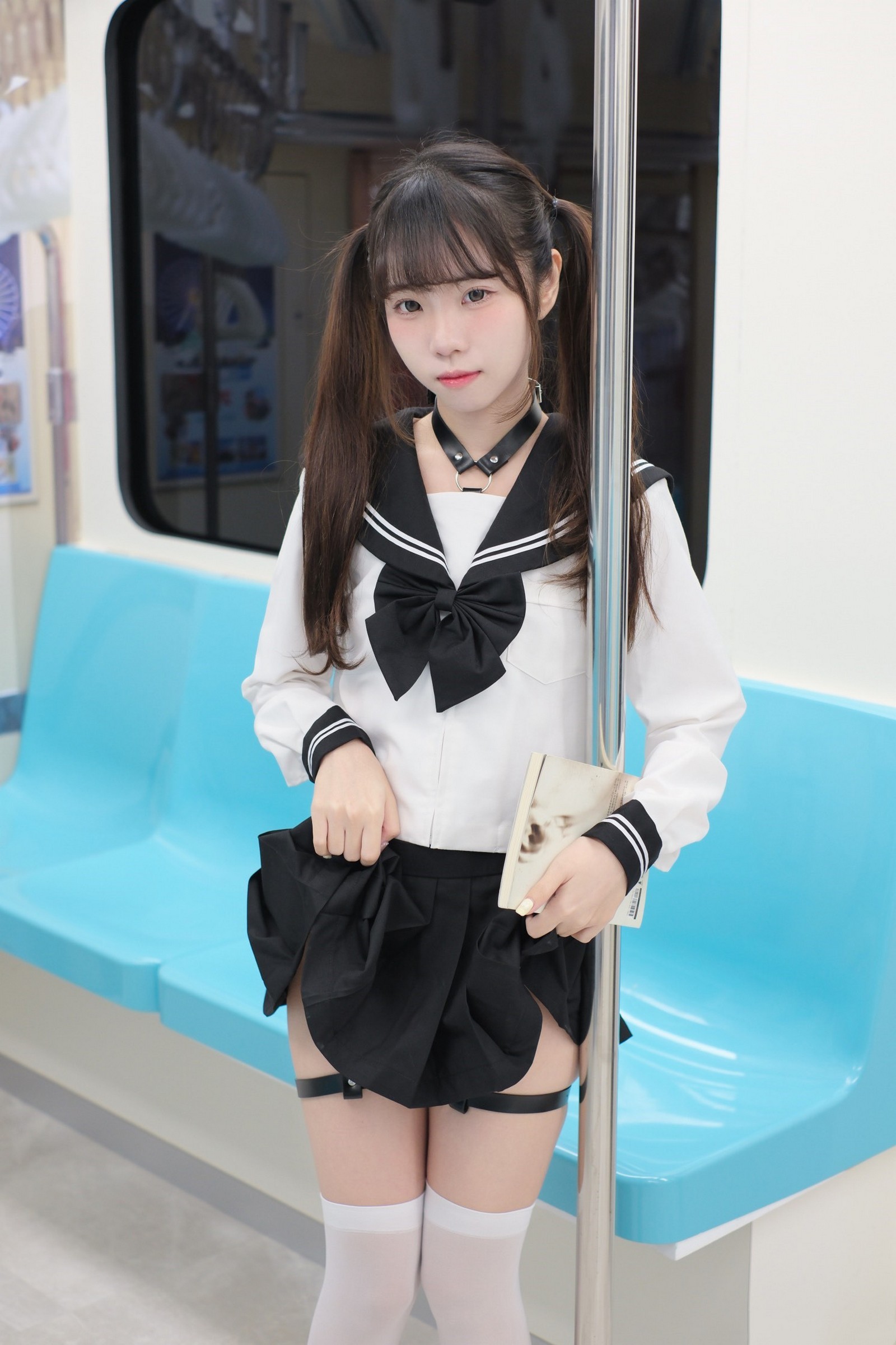 可可小白兔 電車上の女高中生 写真集 – 场景系主题 高清图集 [70P-40.5M]插图1