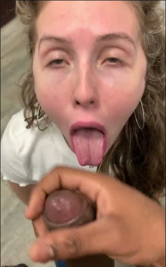 [Image: Cumshots6259004949.jpg]