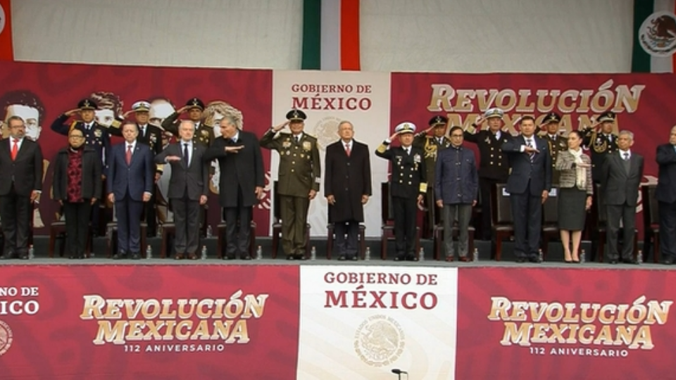 (VIDEO) Día de la Revolución Mexicana: Desde el Zócalo, AMLO preside el desfile cívico-militar