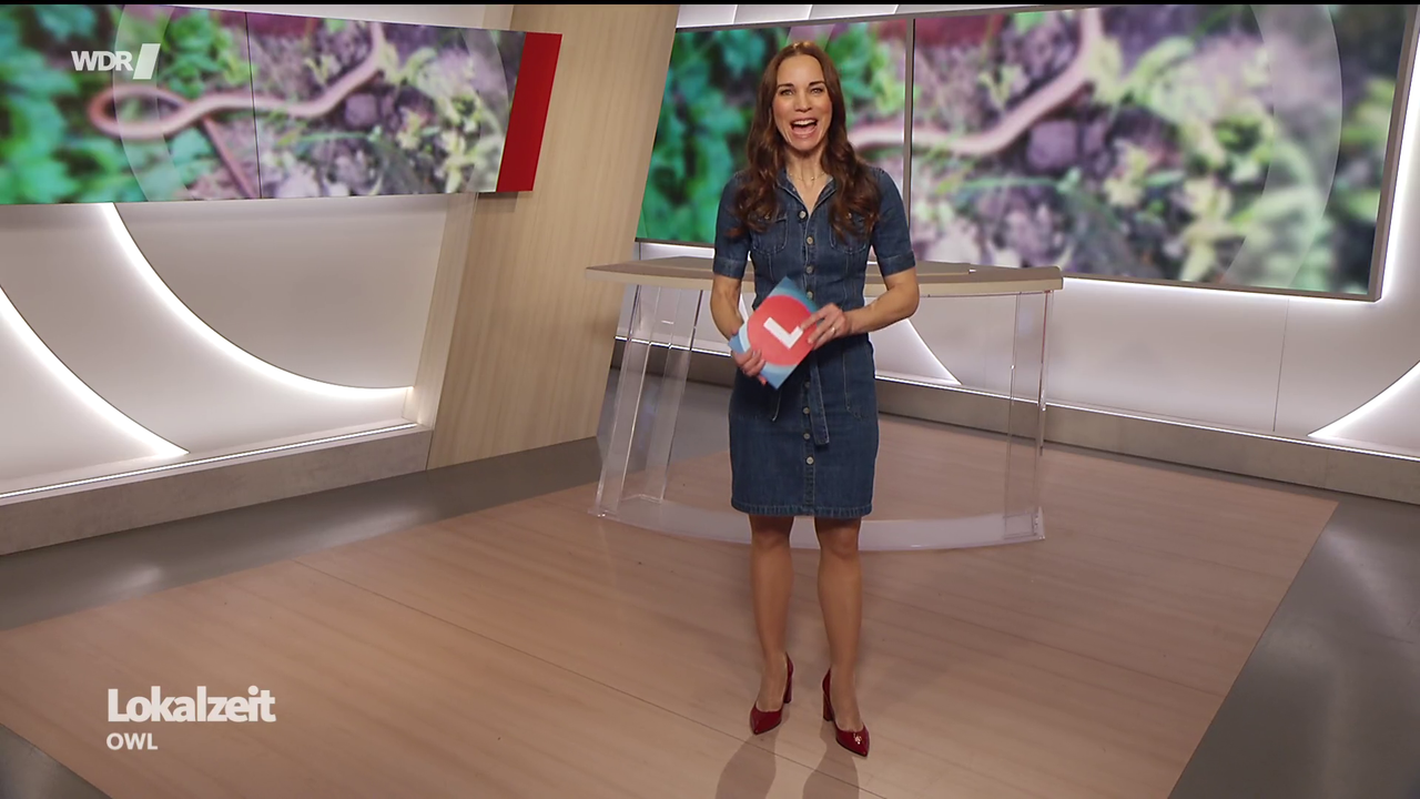 Kristina Sterz WDR Lokalzeit OWL 24 04 2026 90X Caps 85