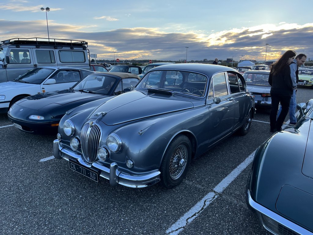 [Image: Jaguar-MK2-3-8-1.jpg]