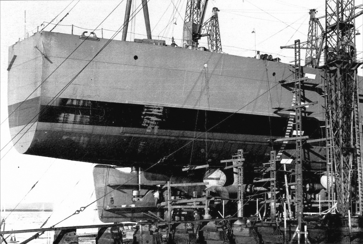 https://i.postimg.cc/gc891CbB/HMS-Vanguard-61.jpg