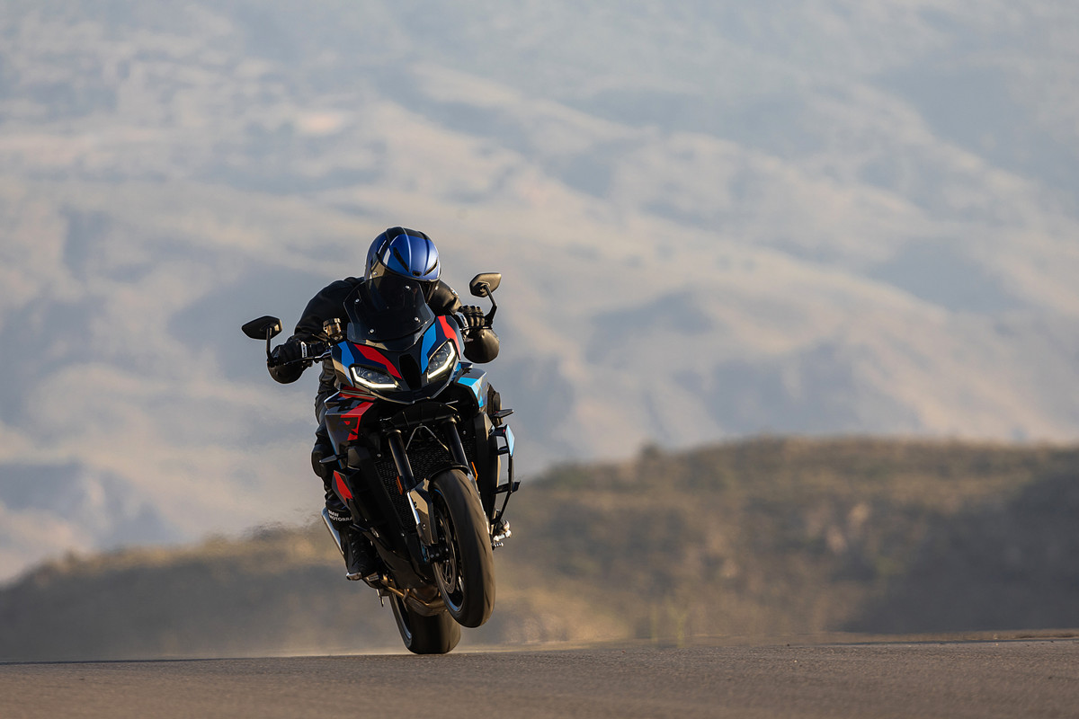 P90527412_highRes_the-new-bmw-m-1000-x