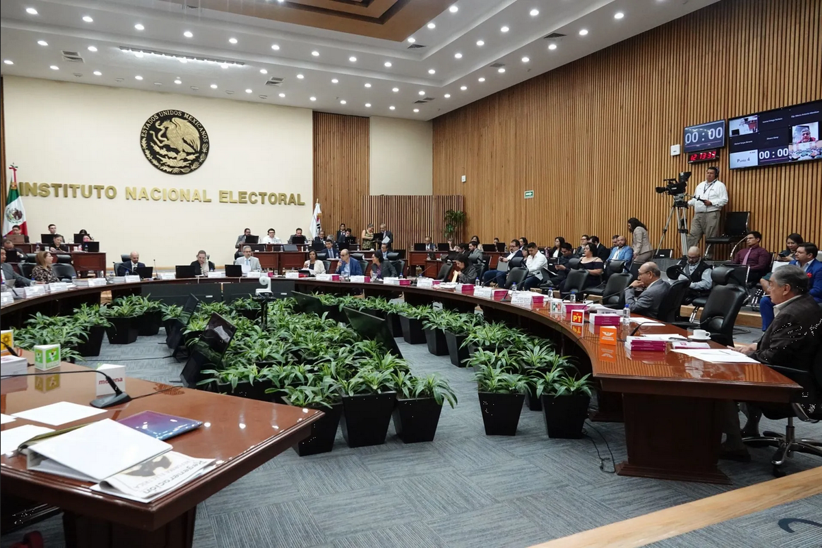 Consejo del INE batea de nuevo a Flavio Cienfuegos como secretario ejecutivo