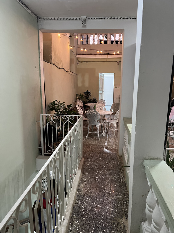 Vista desde la terraza hacia el barrio habanero en Terrazas de Bayona