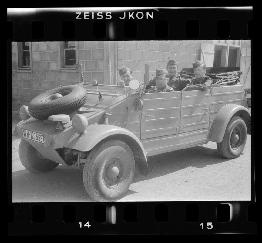 Negativ (no photo), Soldaten im Geländewagen