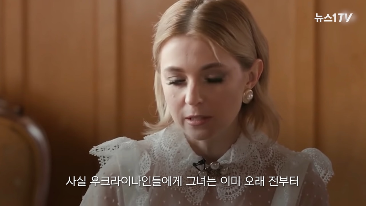 고향 우크라이나 버리고 러시아로 간 '미녀 검찰총장' 러시아 군복 입었다 0-16 screenshot