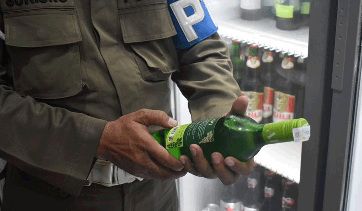 Toko Kelontong di Surabaya Tak Jera Jual Mihol Padahal Pernah Disegel