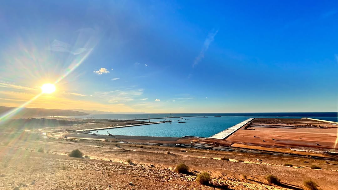 Dans-l-apres-midi-du-vendredi-21-novembre-2025-une-delegation-d-operateurs-economiques-particip-(7)