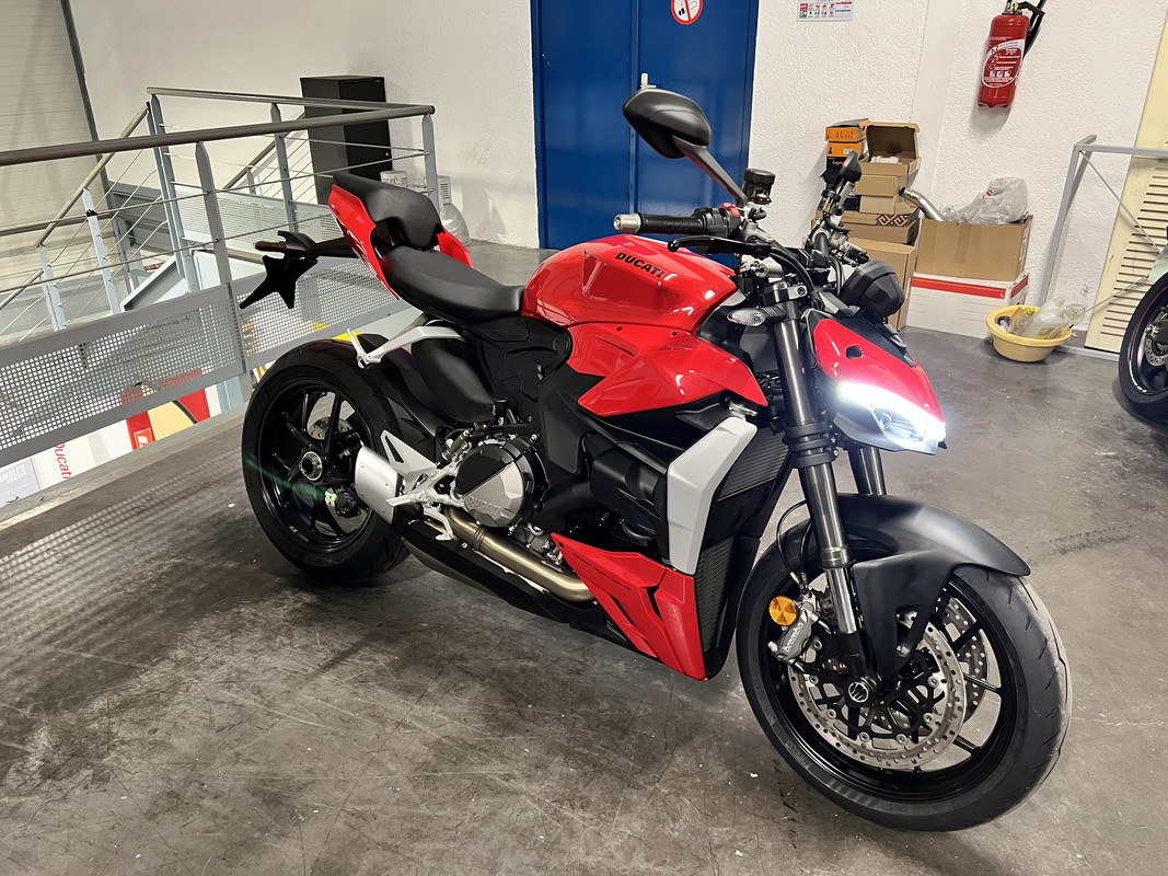 5773CF40-4EE0-436E-ABEF-AE17017036A9