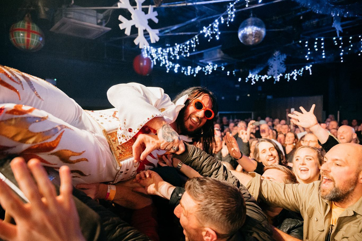 Elvana-Elvis-Fronted-Nirvana-1