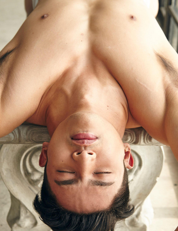 Awesome 2 - Chàng đẹp trai quyến rũ