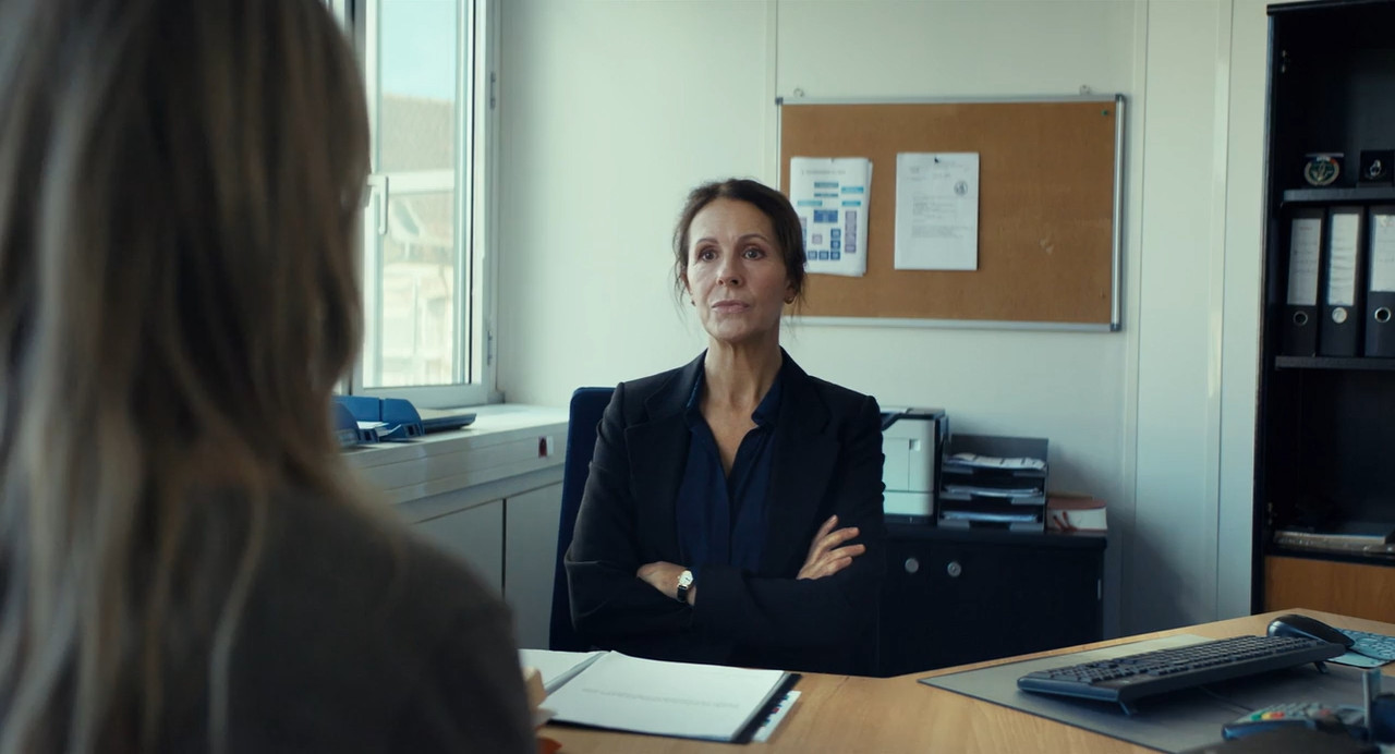 Case 137 2025 WebRip [Hindi + French] 480p 720p ESub Screenshot