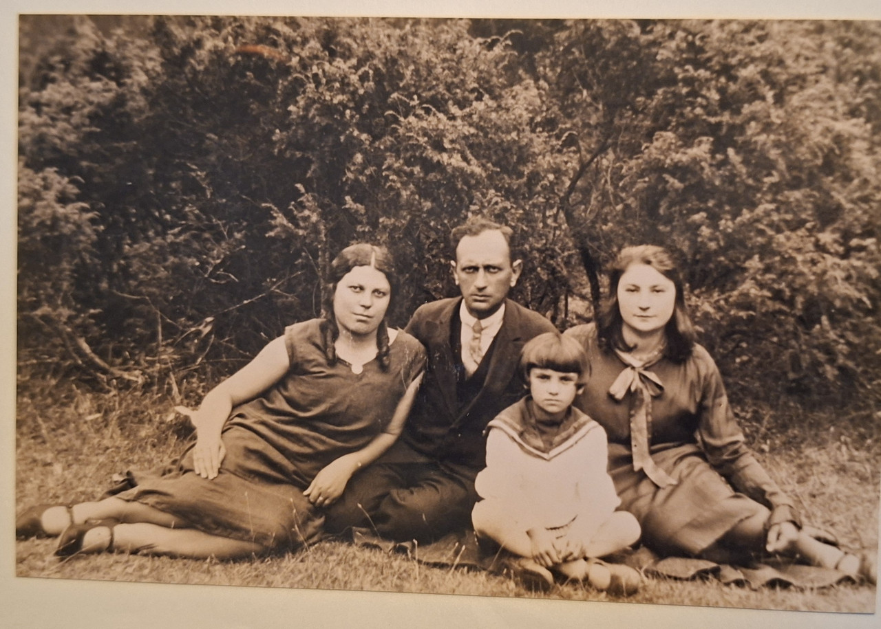 חיים עם בת שבע והדודות