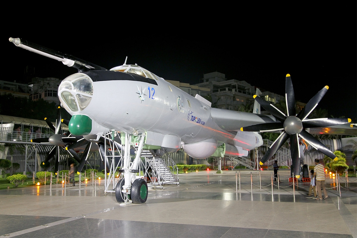 003_Tu-142MK-E_India Navy_IN312