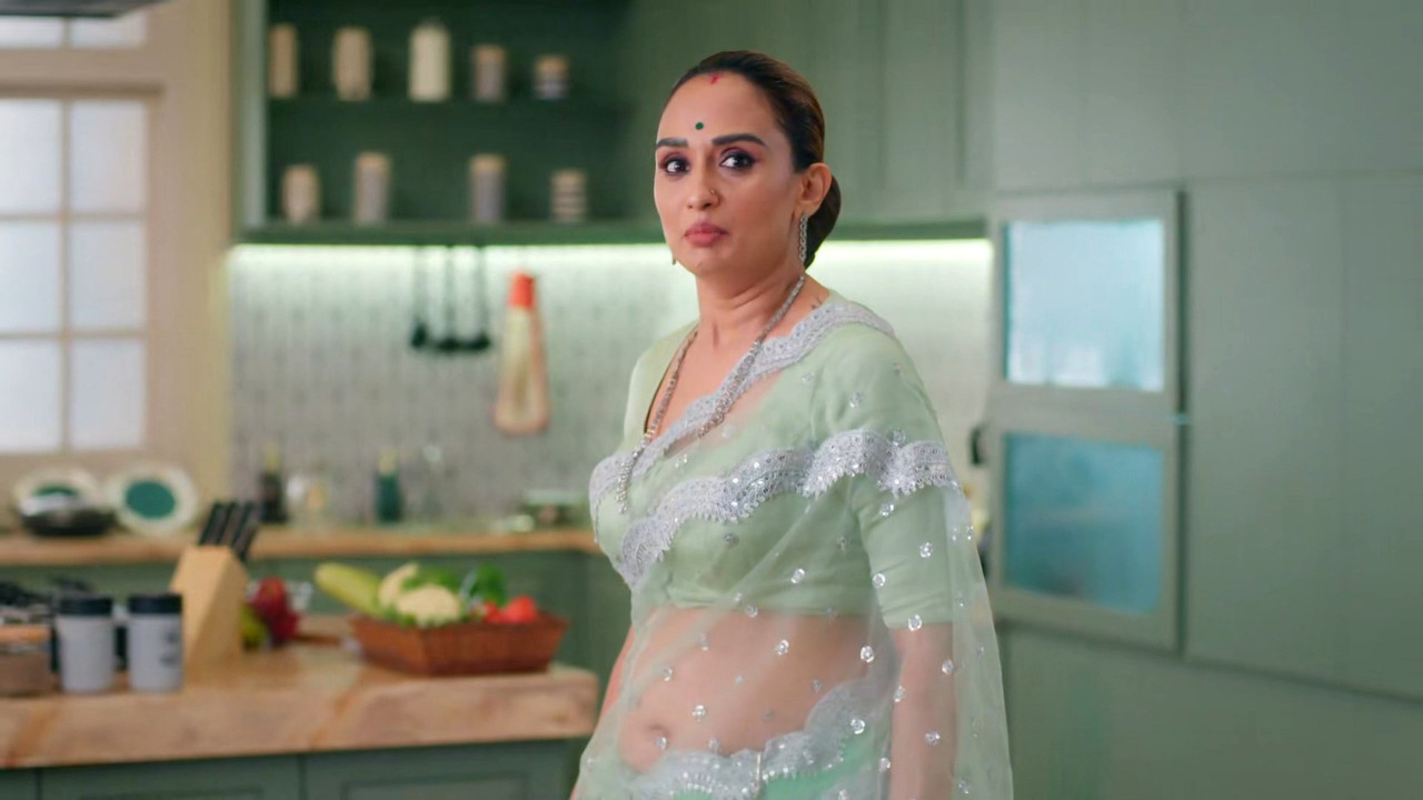 Gayathri Soham’s Mesmerizing Navel Show in a See-Through Saree