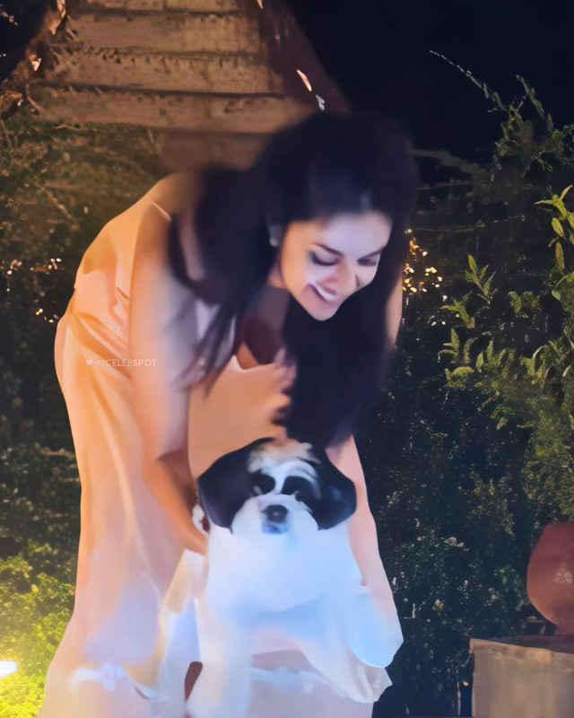 Keerthi Suresh Boobs slip.mp4_snapshot_00.01.605