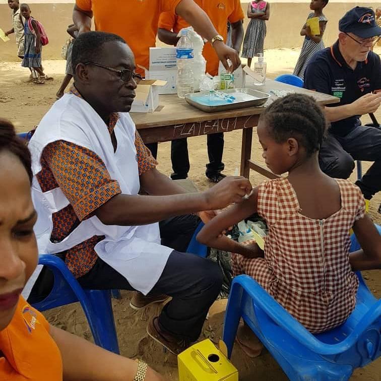 e-Care Afrik collaborating with Fondation Arco Iris on a vaccination project.