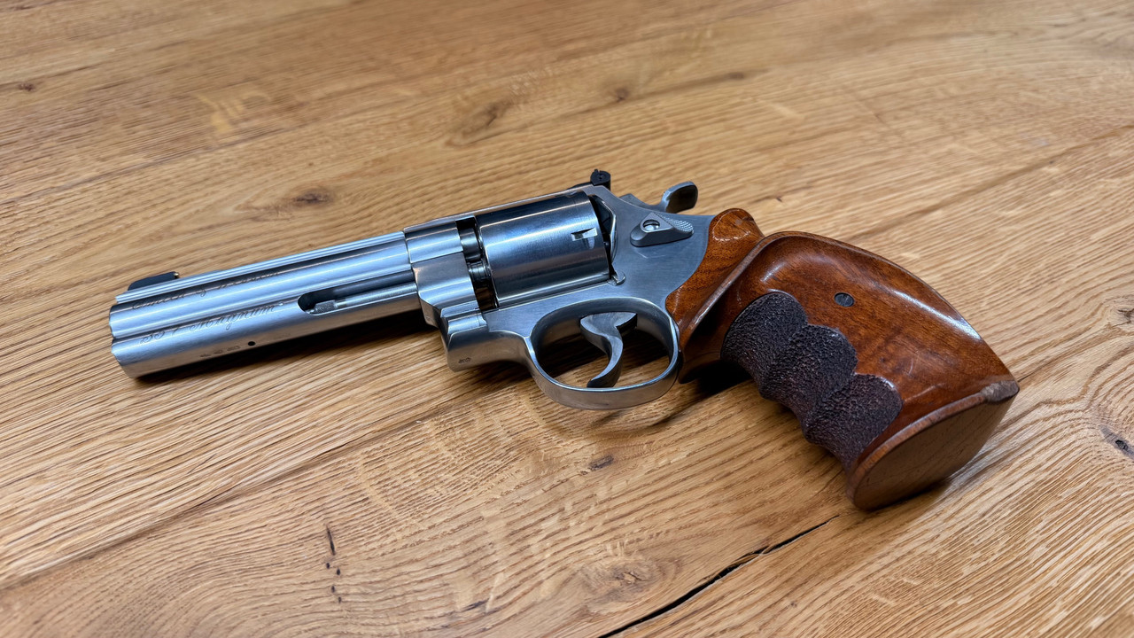 Smith-Wesson-3