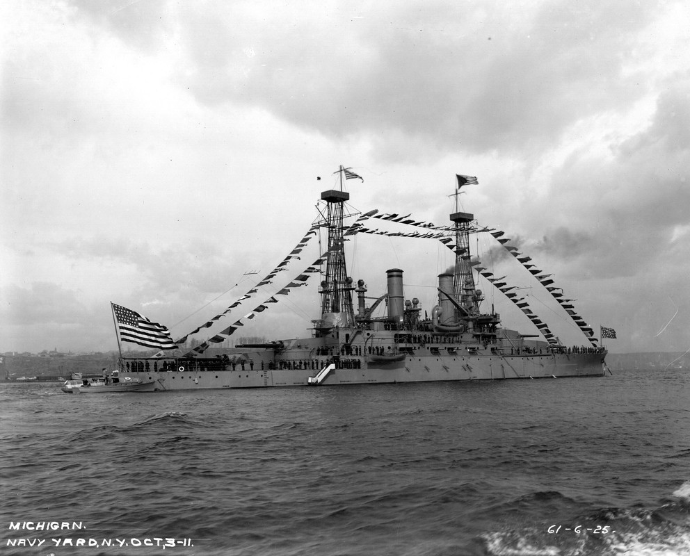 [GÉNÉRIQUE) Les Cuirassés dans tout leur état - Page 6 Photograph-of-the-Battleship-USS-Michigan-at-the-Brooklyn-Navy-Yard-NARA-19-N-61-6-25