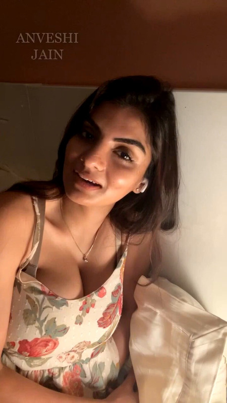 Anveshi Jain Live.mp4.0025