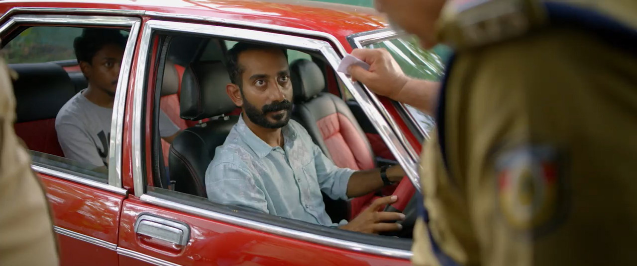 Pattaapakal 2024 WebRip [Tamil + Telugu + Malayalam] 480p 720p ESub Screenshot