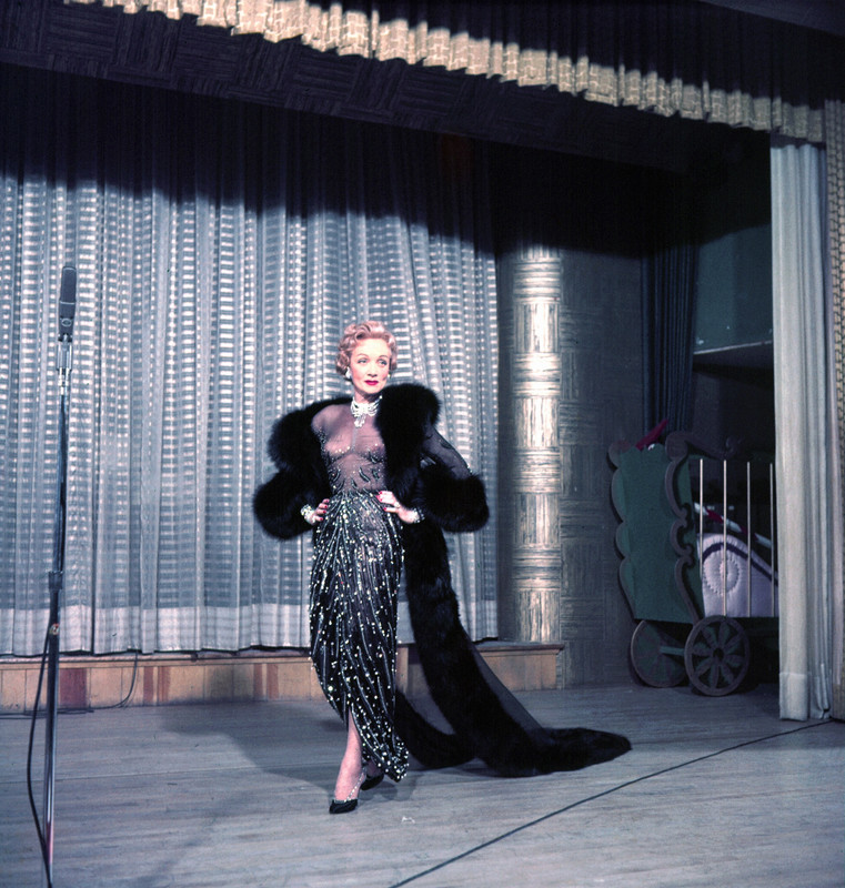 Marlene_Dietrich_b79