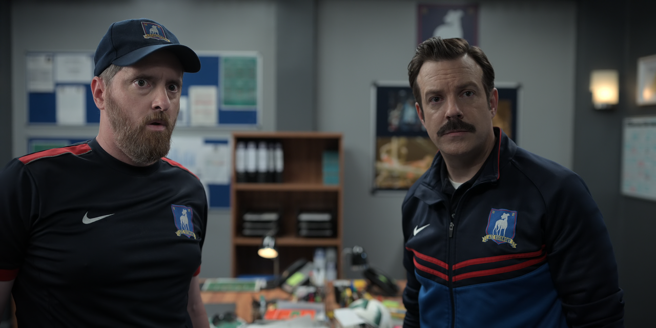 Ted.Lasso.S03E10.International.Break.2160p.10bit.ATVP.WEB-DL.DDP5.1.HEVC-Vyndros.mkv_snapshot_00.28.