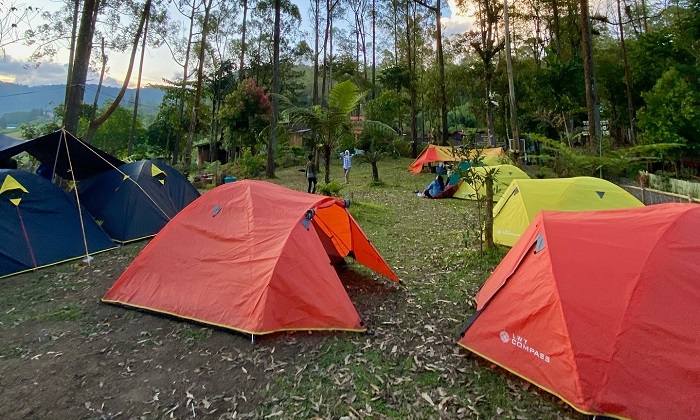 Tangke Tabu, tempat wisata di Berastagi, Kabupaten Karo, Sumatera Utara yang menawarkan spot camping dengan lingkungan yang asri dan sejuk.