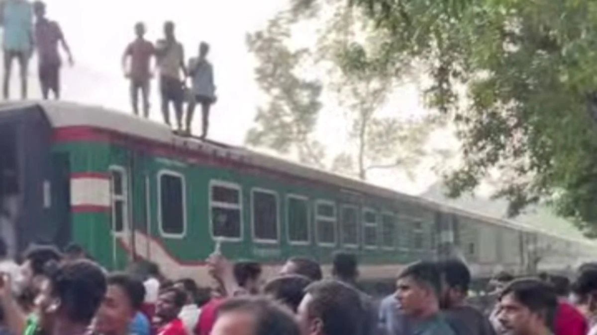 চলন্ত ট্রেন থেকে ইঞ্জিনসহ তিন বগি বিচ্ছিন্ন