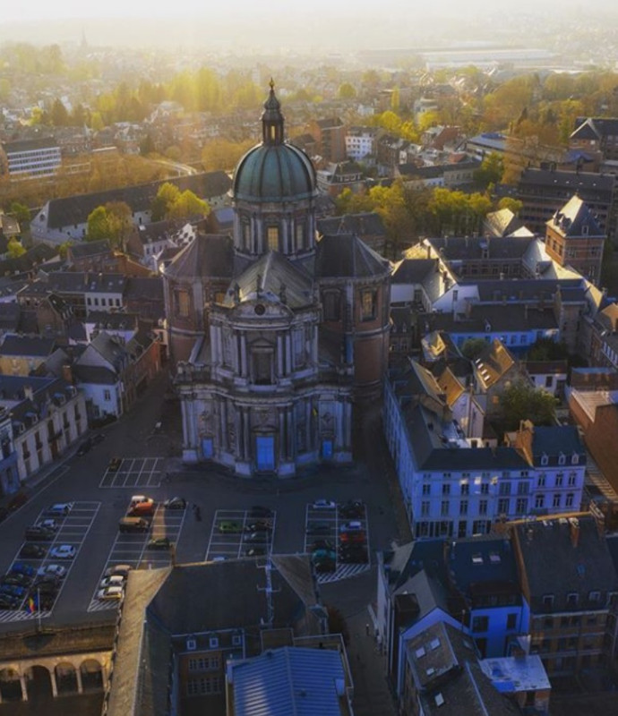 Catedral de San Albano en Namur (@dronapix.be en Instagram)