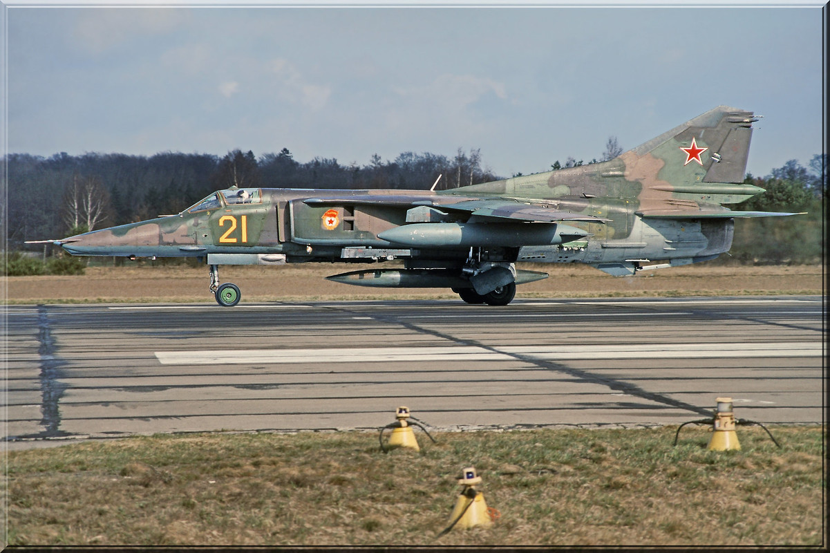 19 GvAPIB Mig-27D Yellow 21_61912558135 (2)
