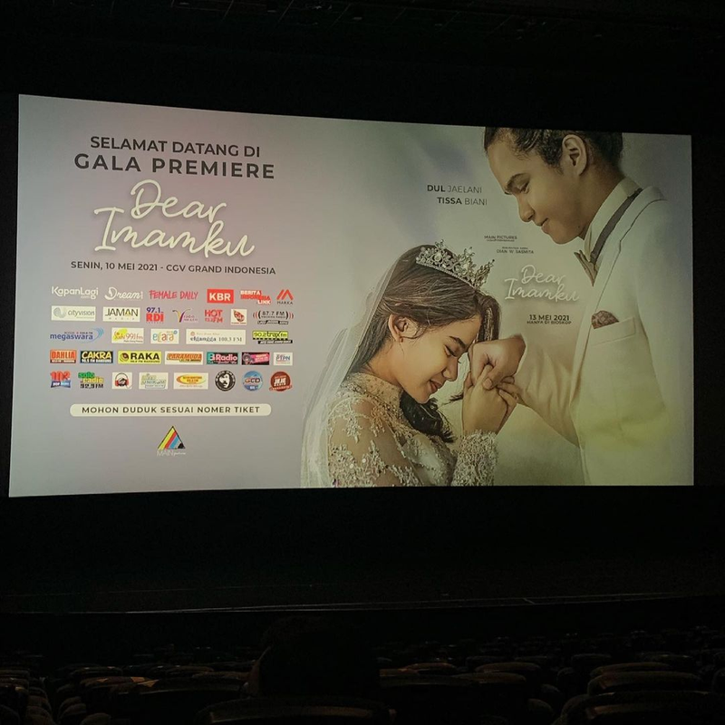 Anji Manji hadiri gala premiere film Dear Imamku