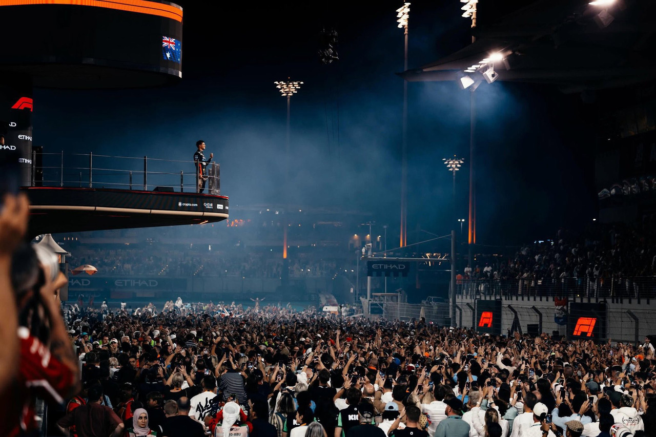 G9g-Z5xr-XEAAz8Mq-format-jpg-name-large.